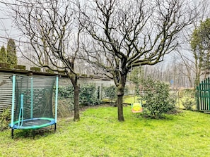 House, Home, Cottage, Estate, Driveway, Balcony, Siding, Villa