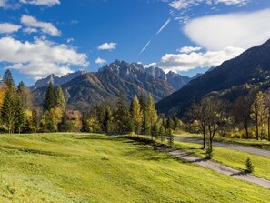 Ciel, Montagne, Montagnes Relief, Vert, Arbre, Herbe, La Nature, Paysage Naturel, Colline, Chaîne De Montagnes