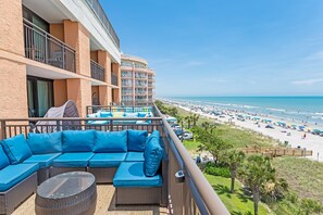 Large Balcony with Amazing Views of the Ocean🌊☀️