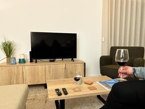 Welcome to Casa da Lagoa, a retreat in Foz do Arelho near the beach and Óbidos Lagoon. The perfect starting point to explore the Silver Coast!