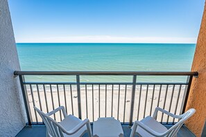 Balcony with Amazing Views of the Ocean