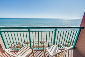 Balcony with Amazing Views of the Ocean