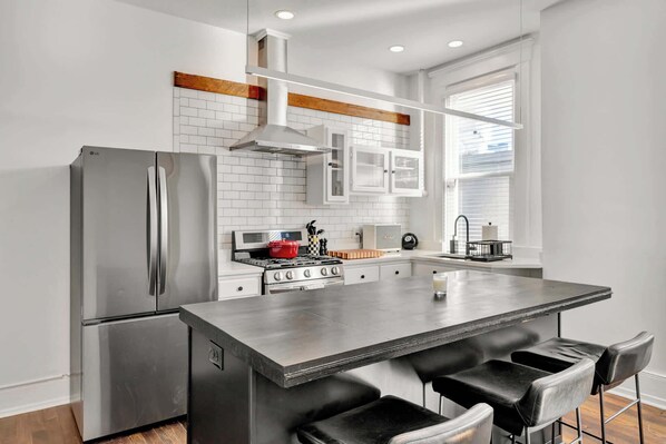 Kitchen: Modern fully equipped kitchen featuring stainless steel appliances, sleek countertops, ample cabinetry, and all the essentials for effortless cooking and entertaining.