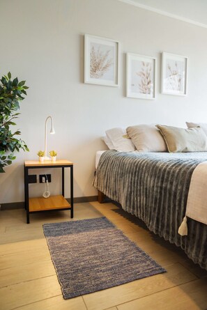 Relax in this cozy, stylish studio with modern decor and natural light, perfect for a peaceful getaway.