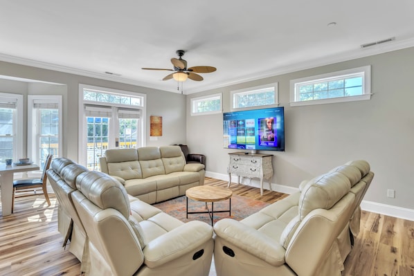 15 2094 Ardmore Ct Winston Salem NC 27127 USA Living room 0M6A7917