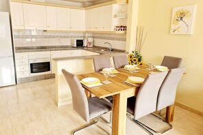 Kitchen & Dining table