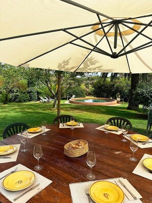 Outdoor dining