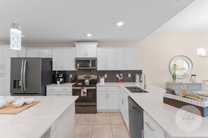 Kitchen #Disney #Parks #kingdom #springs #StoreyLake #resort #Apartment #Vacation #Rental #waterpark #Kissimmee #Orlando #universal #citywalk