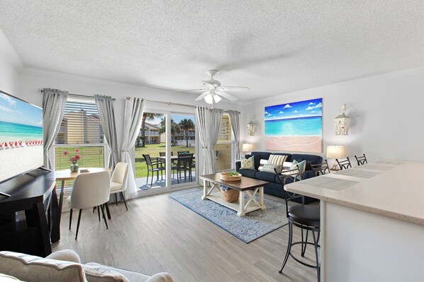 Seacove 7B Living Room