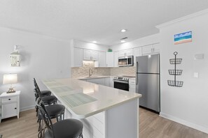 Seacove 7B Kitchen