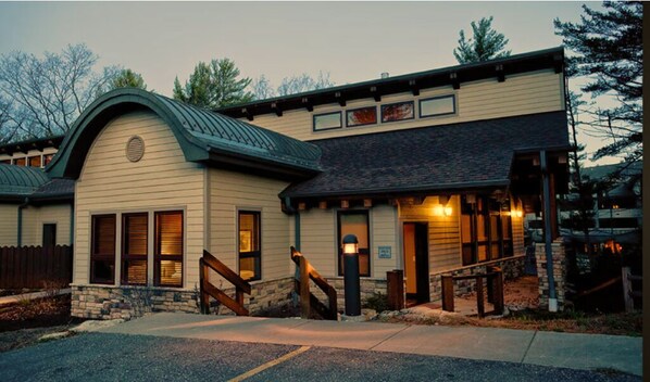 Wyndham Sundara Cottage set in the woods