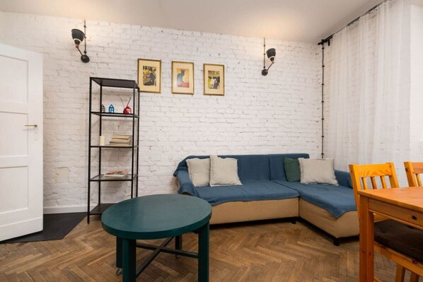 Main Living Area - Big Smart-TV for Your Entertainment | Book Now with RENTUJEMY.COM