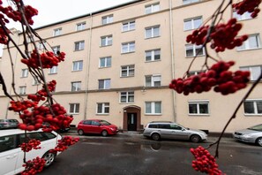 Property Building | Book Now with RENTUJEMY.COM