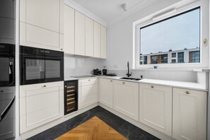 Kitchen with Dishwasher | Book Now with RENTUJEMY.COM