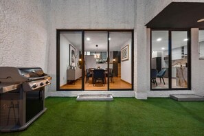 屋外ダイニングエリア