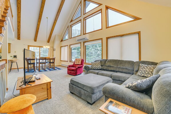 Eckerman Vacation Rental | 2BR | 2.5BA | 2 Steps to Enter | 2,782 Sq Ft
