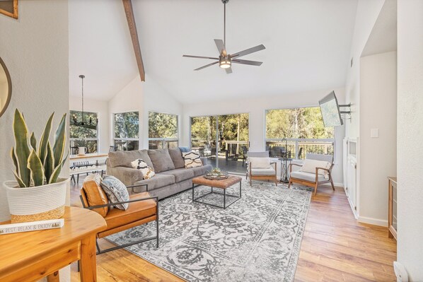 Spacious living room