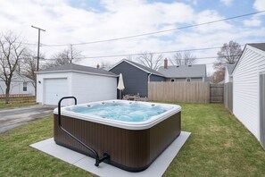 A slice of paradise, even in the cold.  This hot tub is a winter wonderland.