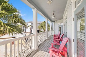 Balcony with seating