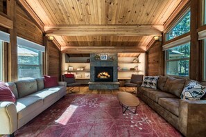 Spacious Living Room & Fireplace