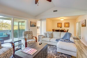 Living Area | Smart TV w/ Cable | Gas Fireplace | Peloton Bike