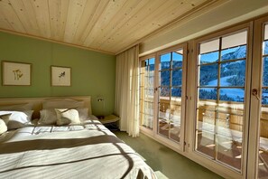 Holiday Home Exterior [winter]