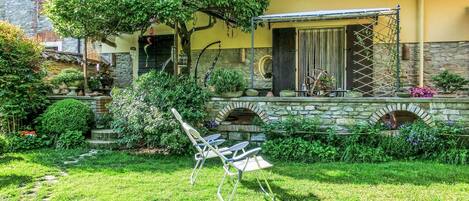Shrub, Garden, Backyard, Groundcover, Lawn, Yard, Landscaping, Shade, Hacienda