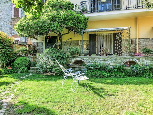 Shrub, Garden, Backyard, Groundcover, Lawn, Yard, Landscaping, Shade, Hacienda