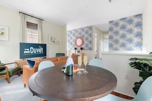 Wylde Jasmine | Cozy Downtown Home
