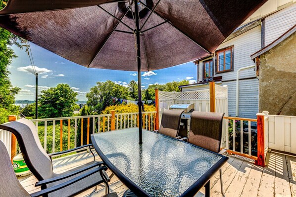 Balcony with BBQ and View
