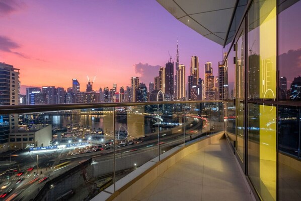 Balcony: Sip cocktails on your balcony as the city lights dazzle at twilight!
