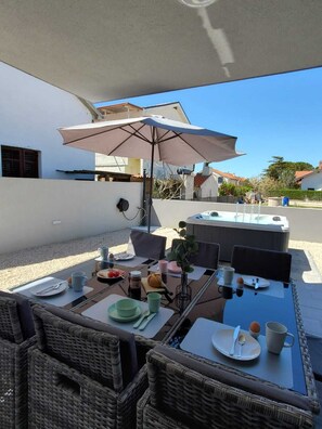 Outdoor dining