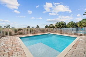 2 Private Pools