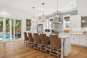 Kitchen with Breakfast Bar