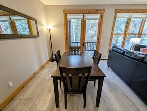 Dining area for 4