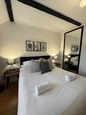 King Configuration (Bedroom 2)