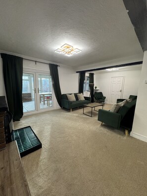Living Room / Lounge