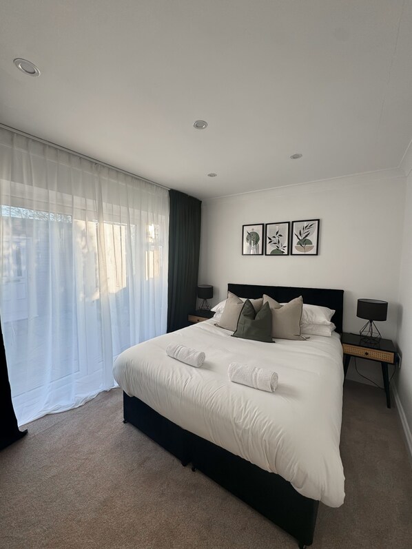 King Configuration (Bedroom 1)