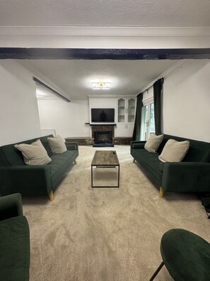 Living Room / Lounge