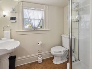 First Bedroom en-suite bathroom.