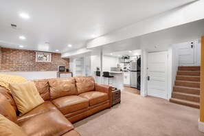 Living area to kitchen