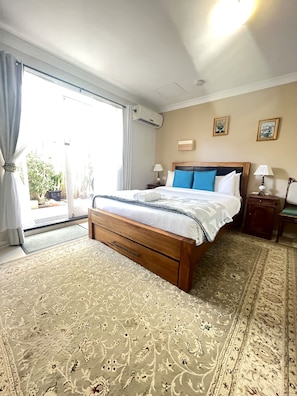 Queen size bed and Aircon