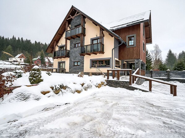 House, Building, Snow, Home, Cottage, Winter, Roof, Residential Area, Siding, Freezing