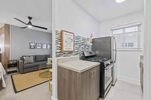 Fuel your Miami adventures! This well-equipped kitchen has everything you need to create delicious meals.
