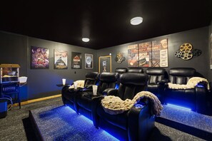 Private Theater Experience
Movie night hits different when it’s in your own cinema room, complete with plush recliners and glowing blue ambience.