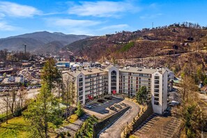 Welcome to Gatlinburg and the Smoky Mountains.