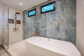 Enjoy the Luxury Spa Atmosphere in the Principal Bathroom at Casa Agave