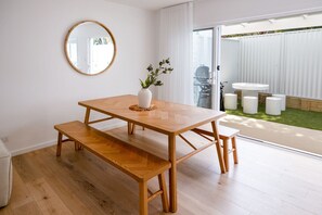 Olas Villa 4 Dining area