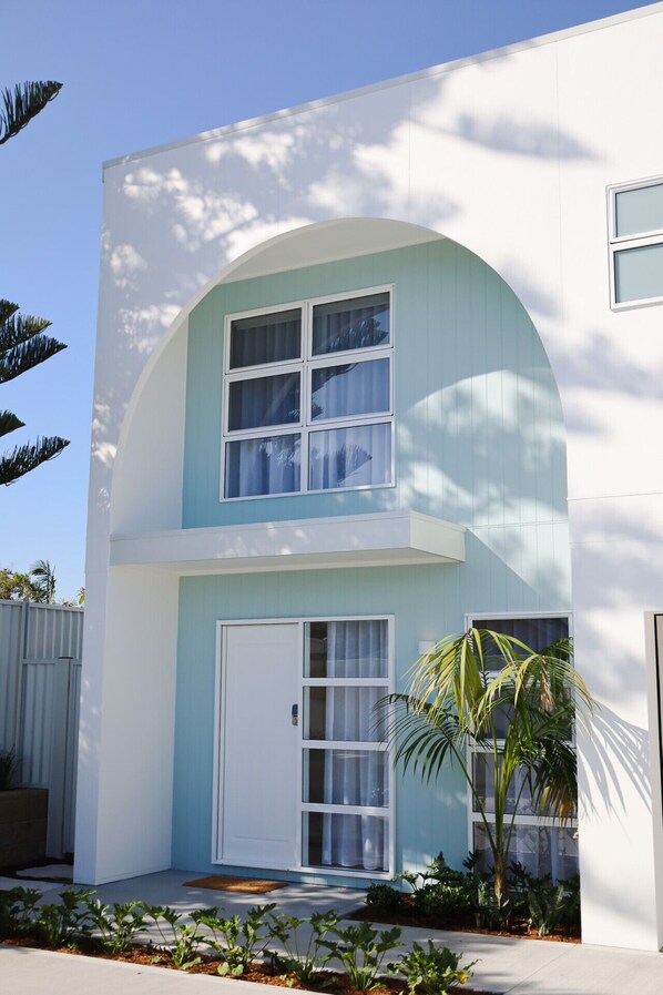 Olas Villa 2 Facade