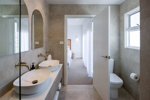 Main bedroom ensuite